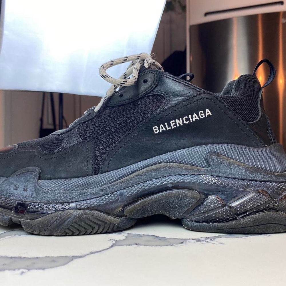 Balenciaga Mens Triple S sneaker